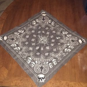 Gray Skull patterned Bandana 💀